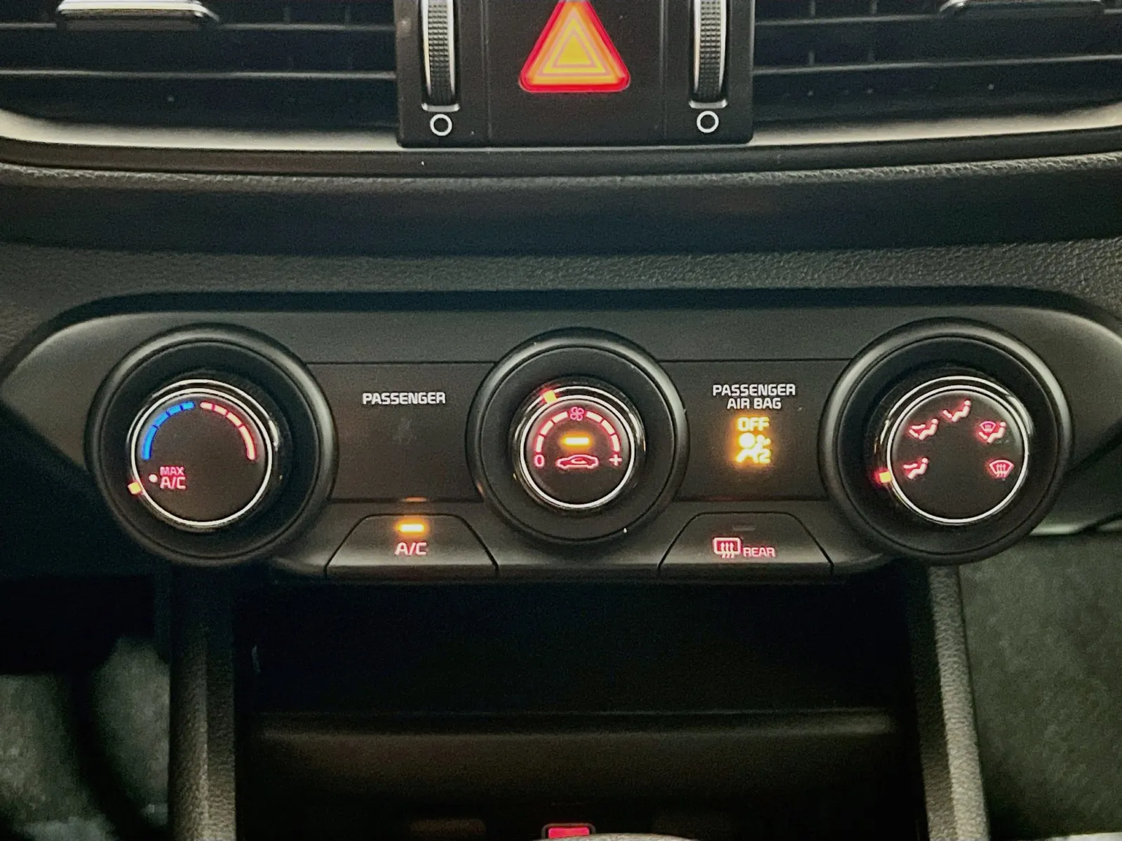2024 Kia Forte LXS - Photo 11