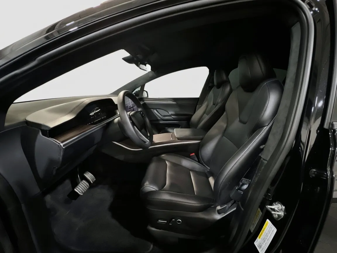 2025 Tesla Model X Long Range - Photo 15