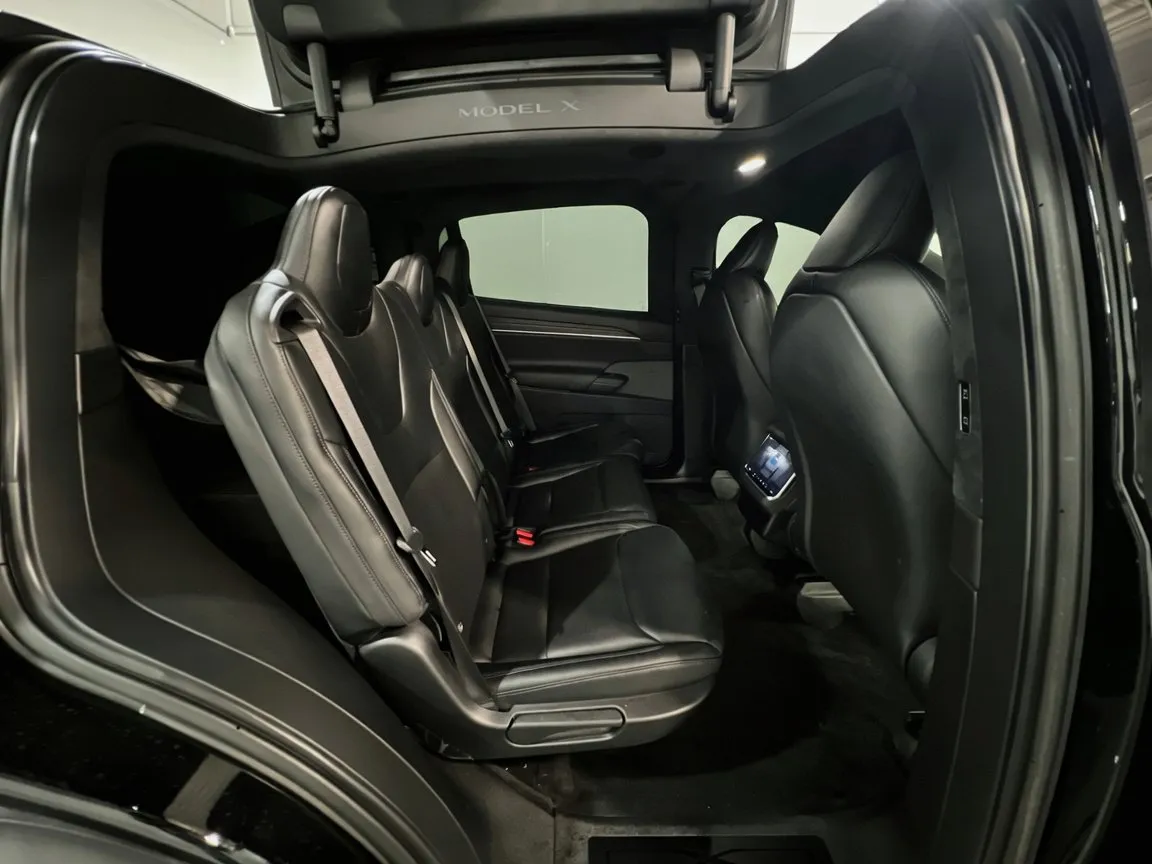 2025 Tesla Model X Long Range - Photo 21