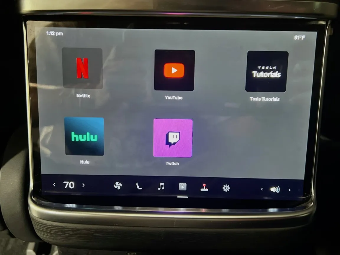 2025 Tesla Model X Long Range - Photo 18