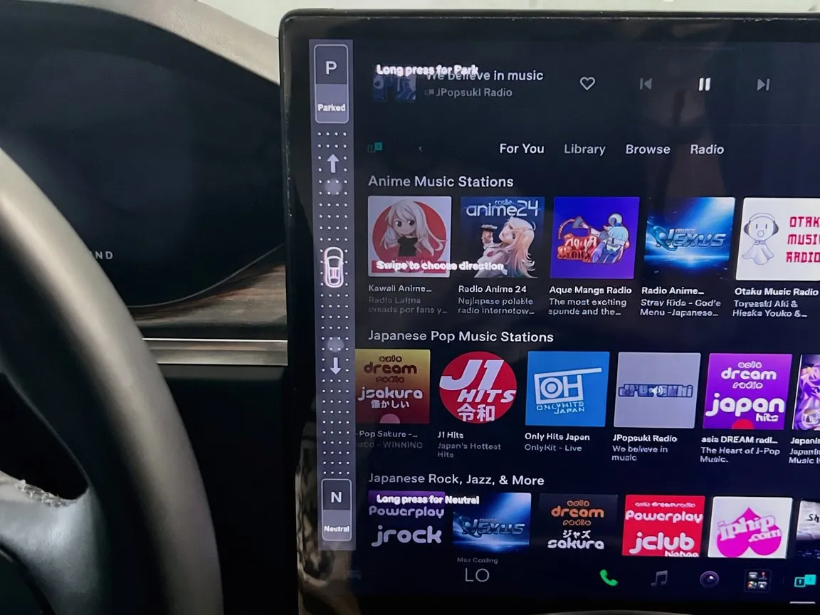 2025 Tesla Model X Long Range - Photo 13