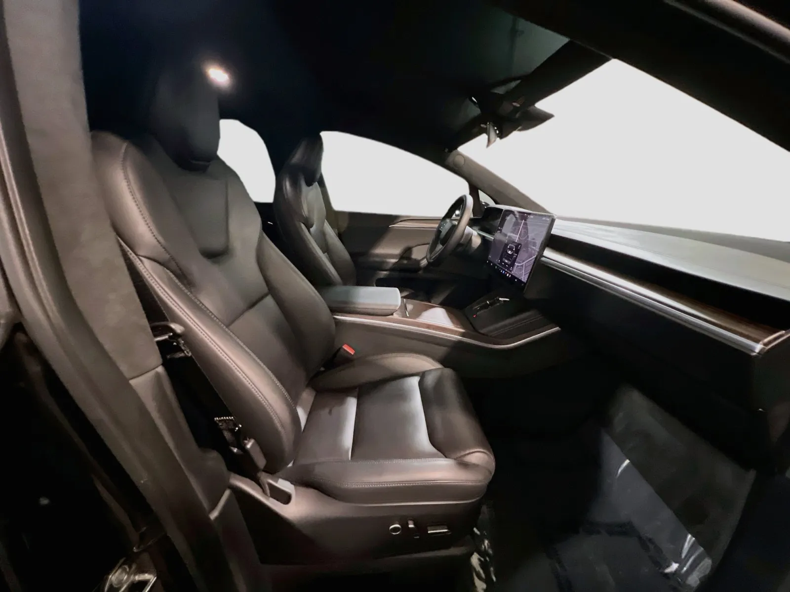 2025 Tesla Model X Long Range - Photo 22
