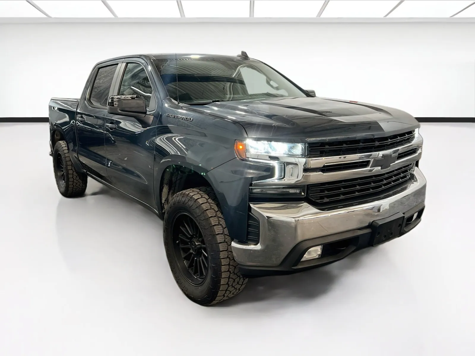 2020 Chevrolet Silverado 1500 LT - Photo 3