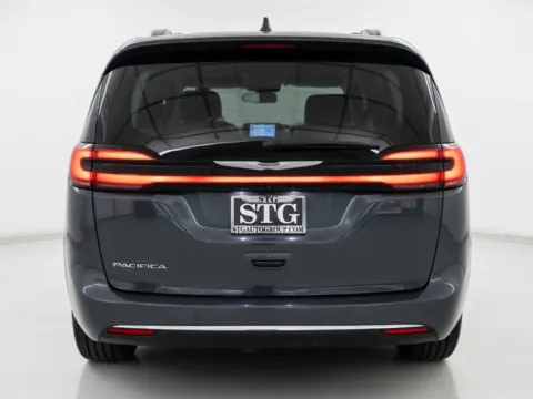 More photos of 2022 Chrysler Pacifica Touring L at STG Chandler, AZ