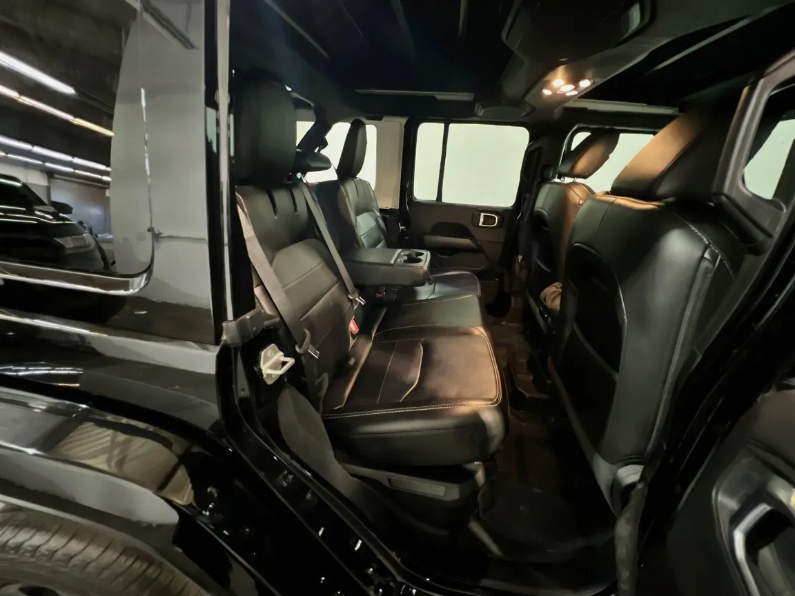 2022 Jeep Wrangler Unlimited Sahara 4XE - Photo 19