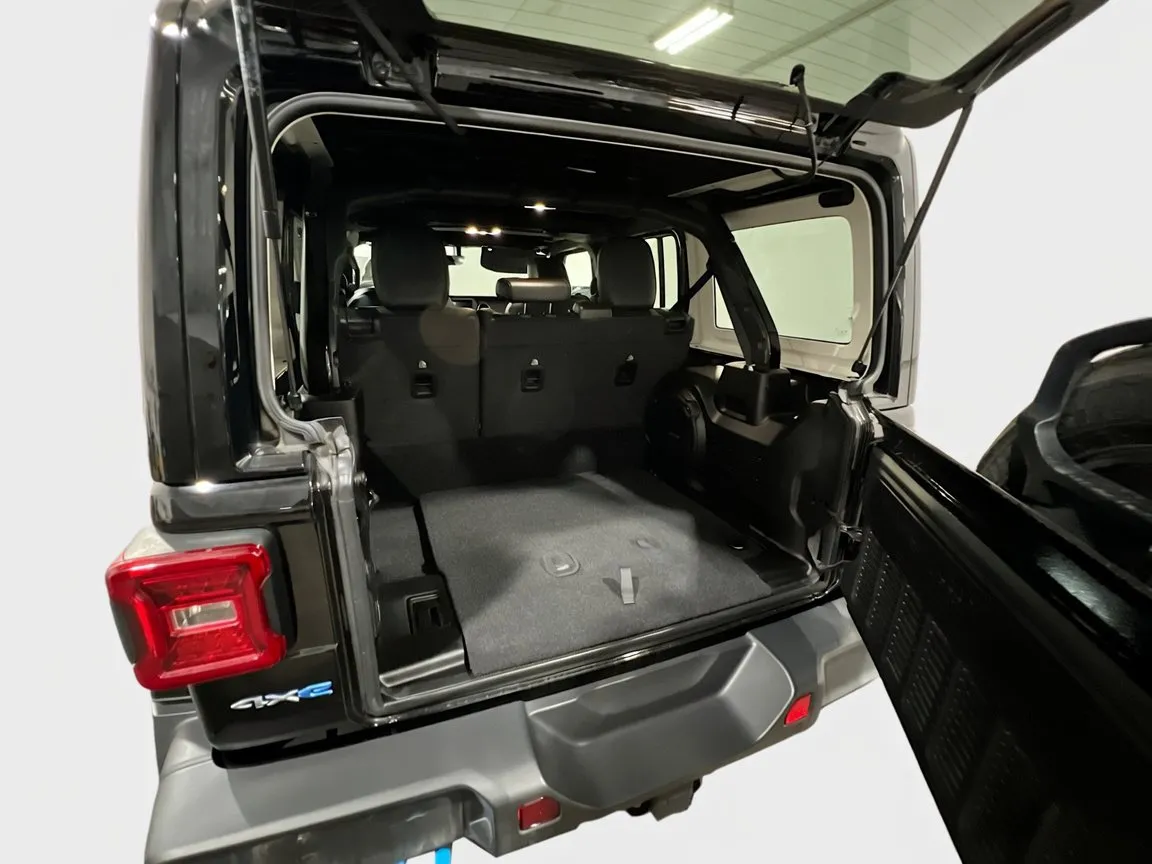 2022 Jeep Wrangler Unlimited Sahara 4XE - Photo 18