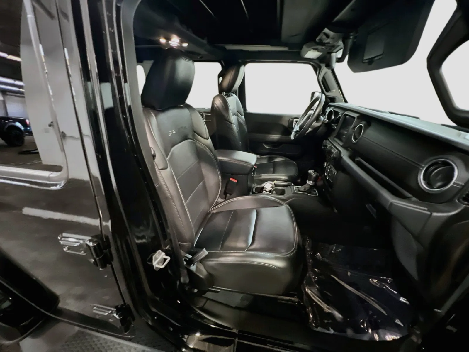 2022 Jeep Wrangler Unlimited Sahara 4XE - Photo 20