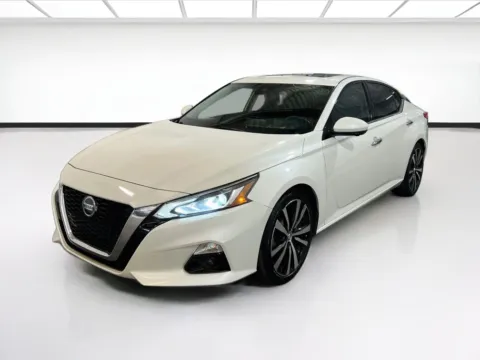 White 2019 Nissan Altima 2.5 Platinum for sale in Chandler, AZ