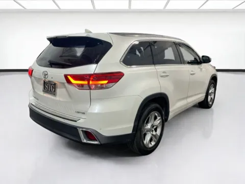 More photos of 2019 Toyota Highlander Limited at STG Chandler, AZ