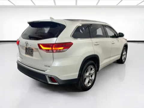 More photos of 2019 Toyota Highlander Limited at STG Chandler, AZ