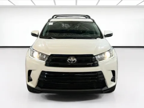 Photos of 2019 Toyota Highlander SE for sale in Chandler, AZ at STG Chandler
