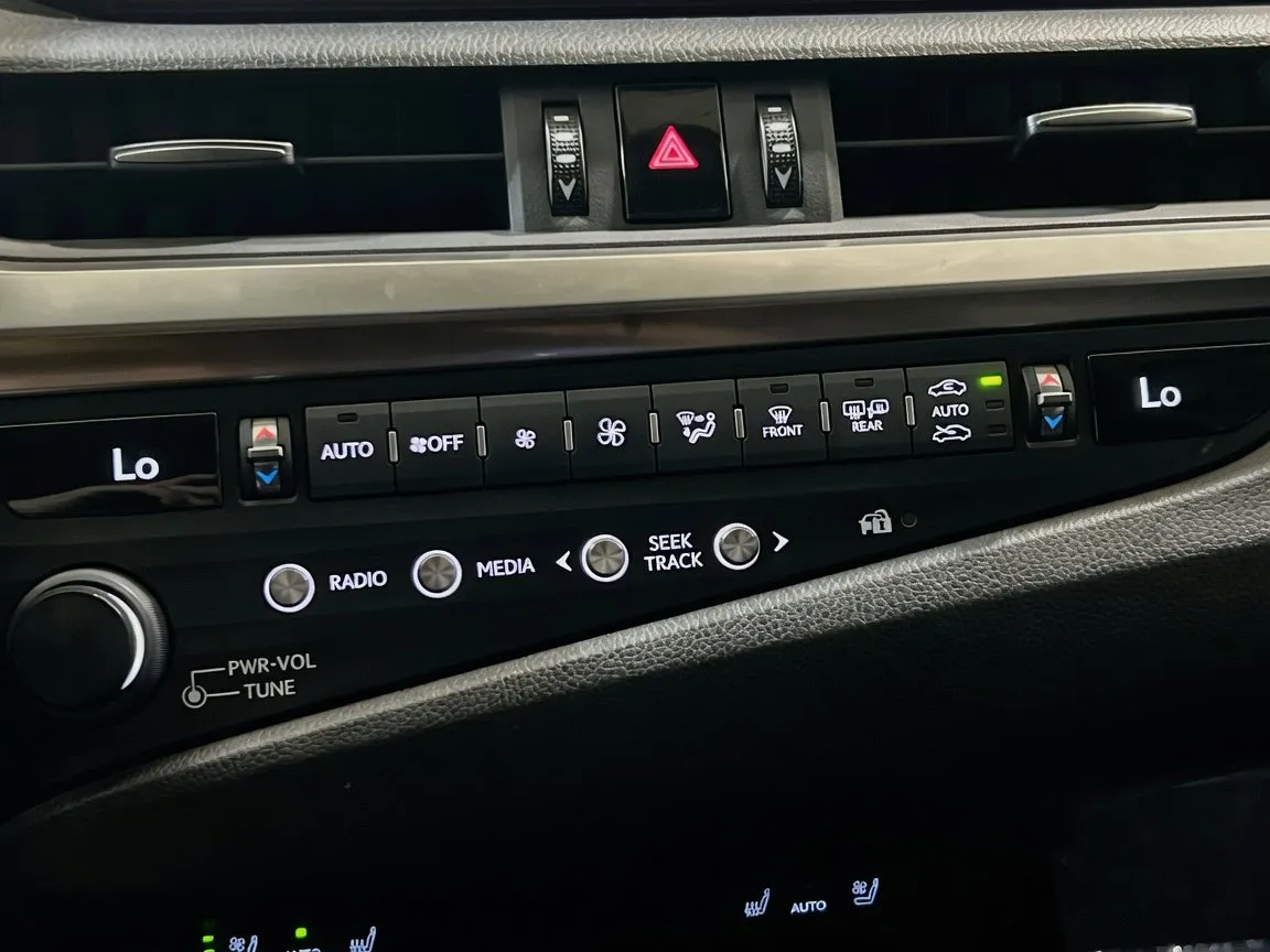 2019 Lexus ES 350 - Photo 12