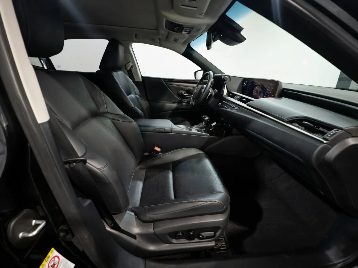 2019 Lexus ES 350 - Photo 22