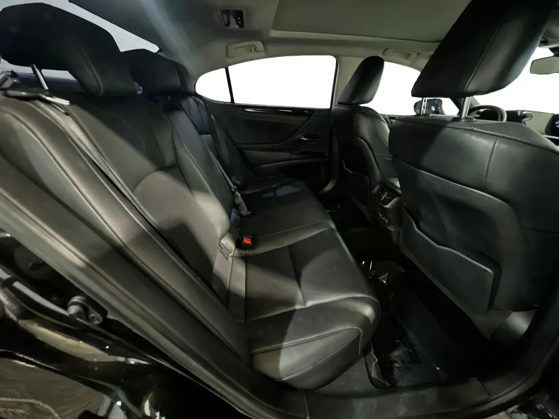 2019 Lexus ES 350 - Photo 21