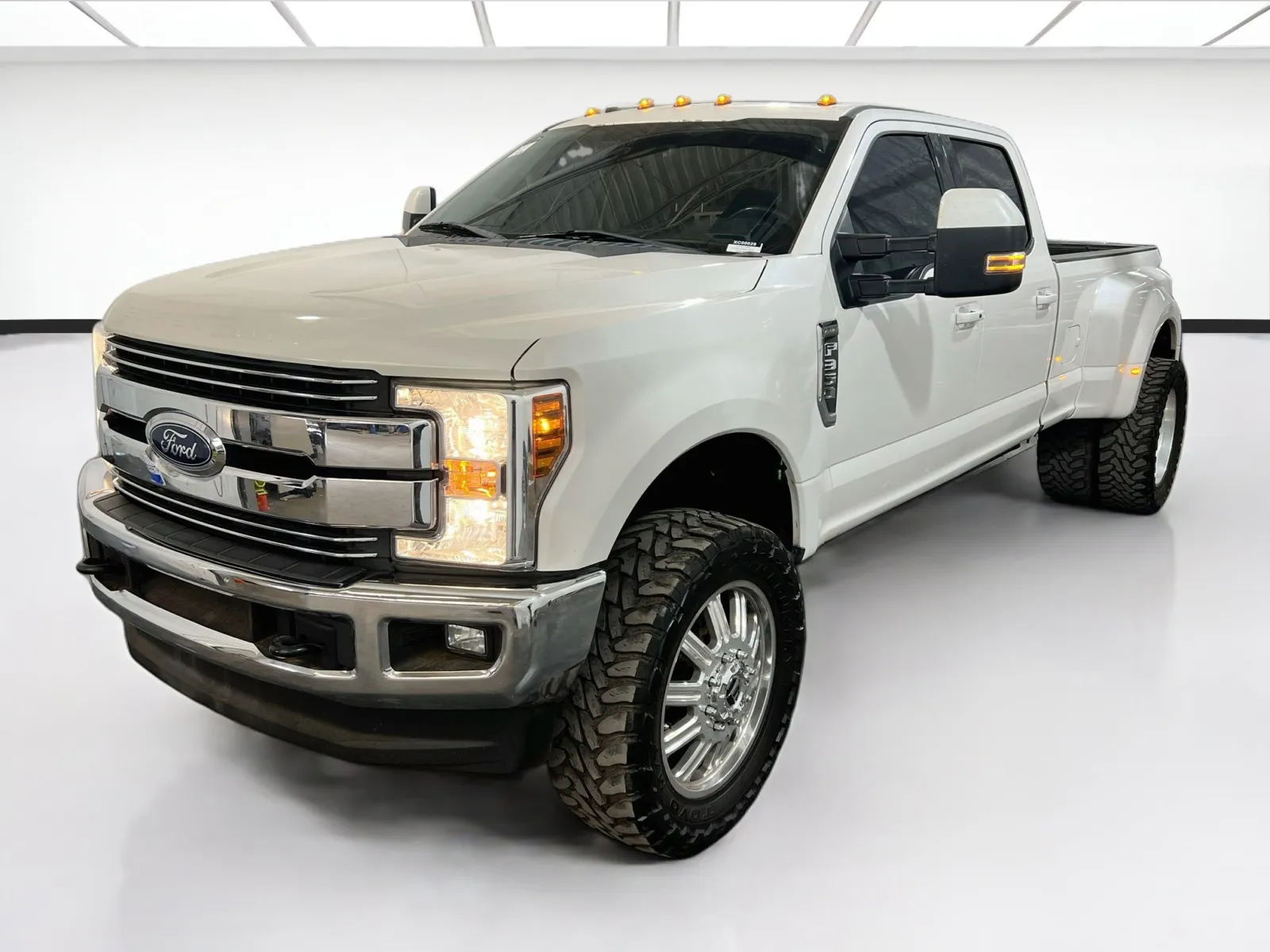 White 2018 Ford Super Duty F-350 DRW LARIAT for sale in Chandler, AZ