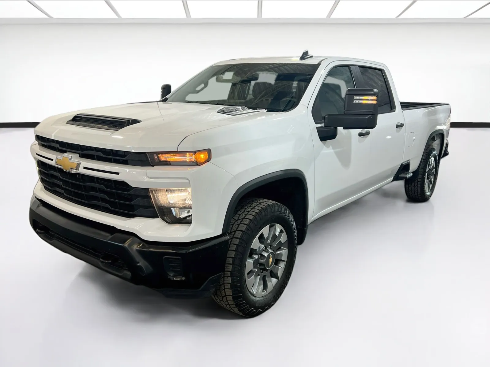 White 2024 Chevrolet Silverado 2500 HD Custom for sale in Chandler, AZ
