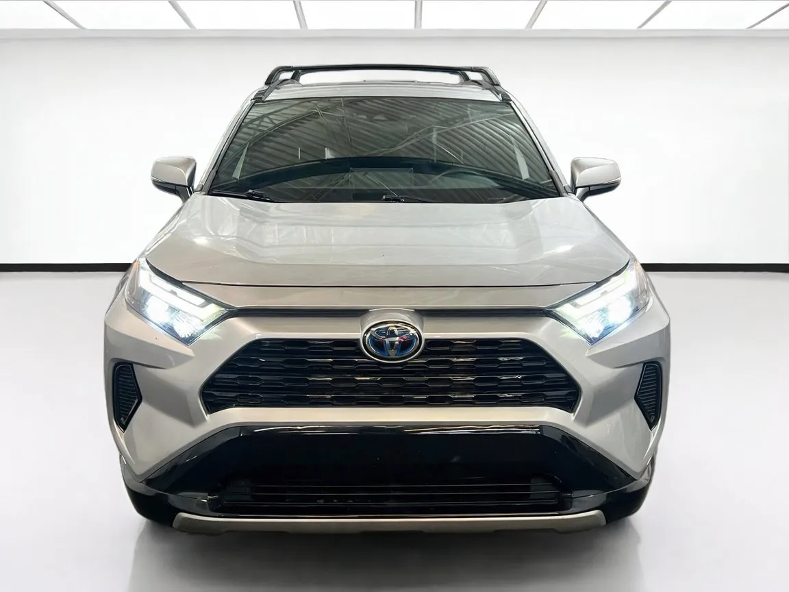 Toyota RAV4 photo 2