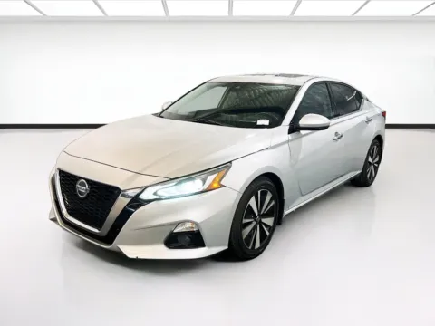 Silver 2020 Nissan Altima 2.5 SV for sale in Chandler, AZ