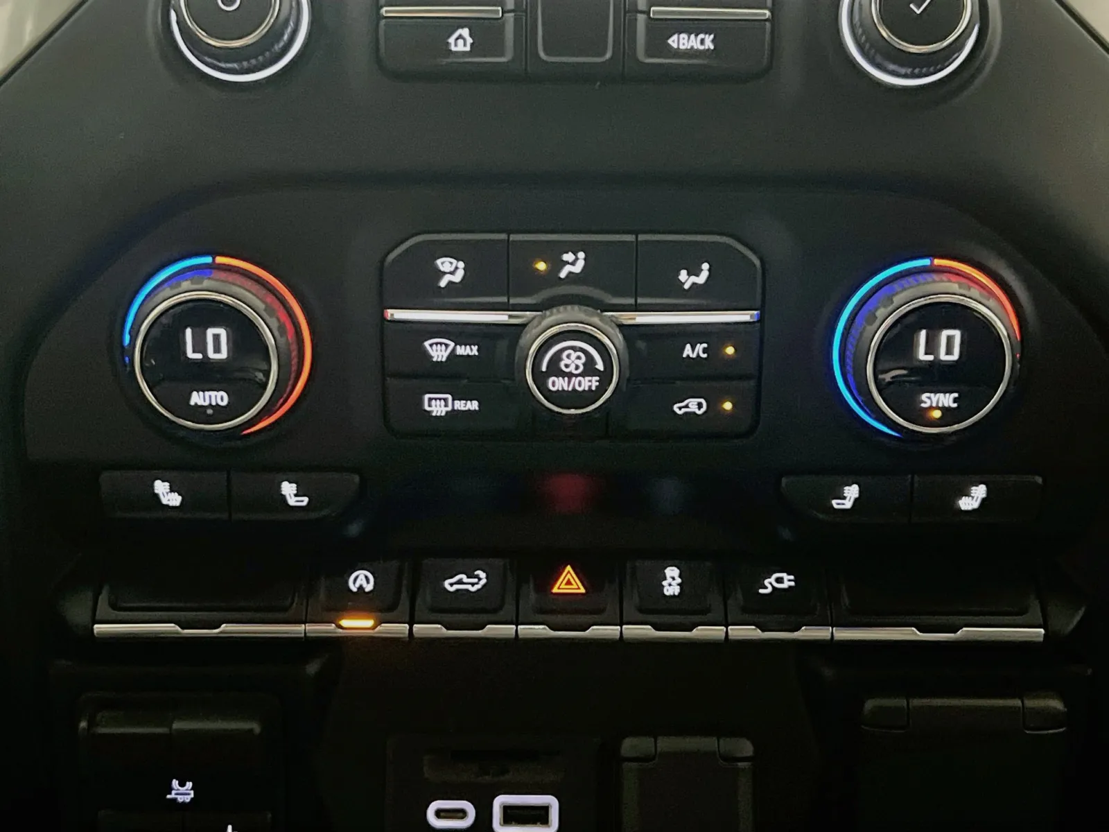 Chevrolet Silverado photo 11