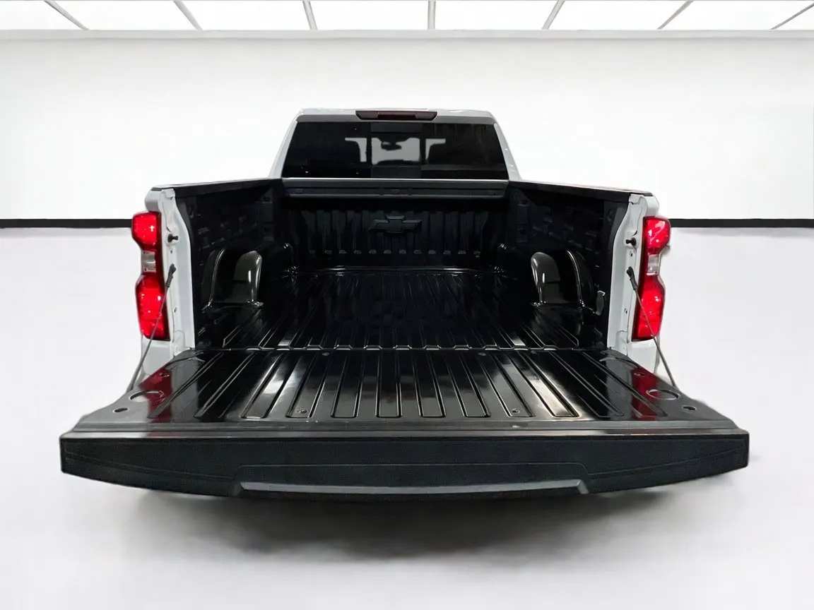 Chevrolet Silverado photo 18
