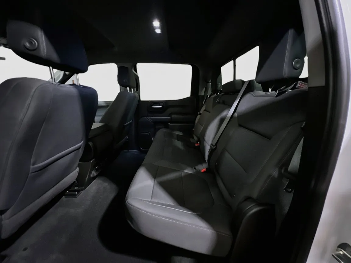 Chevrolet Silverado photo 16
