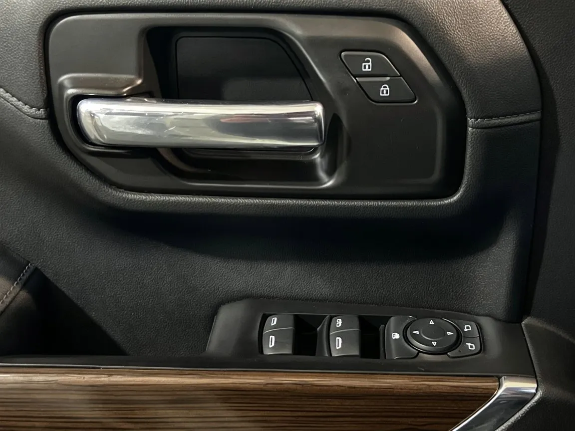 Chevrolet Silverado photo 13