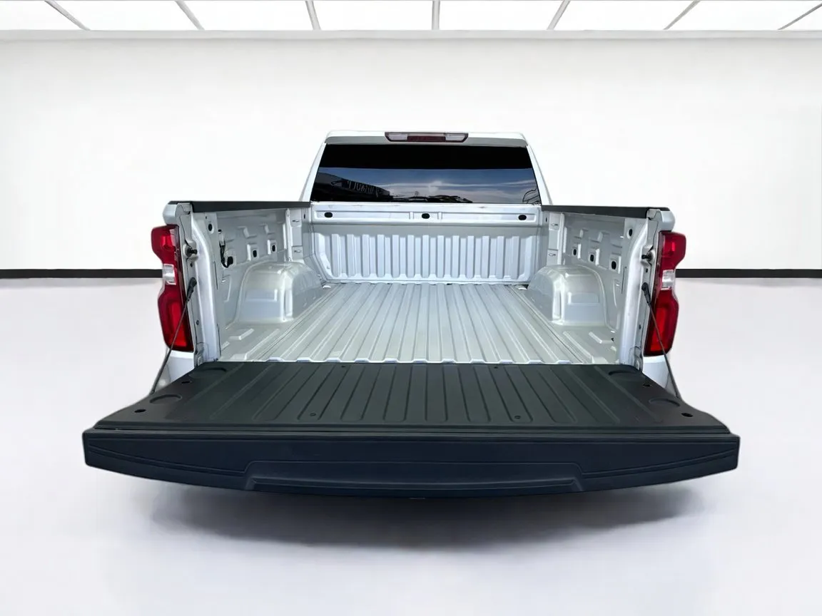 Chevrolet Silverado photo 17