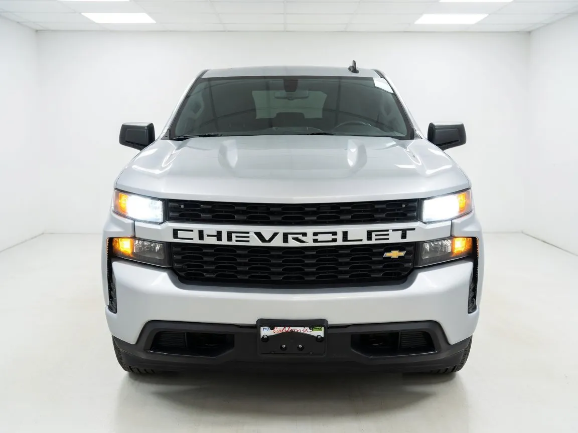 Chevrolet Silverado photo 2