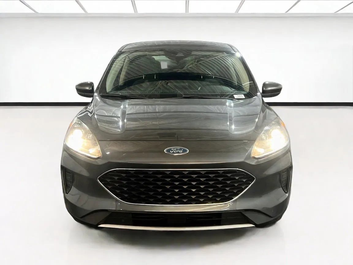 Ford Escape photo 2