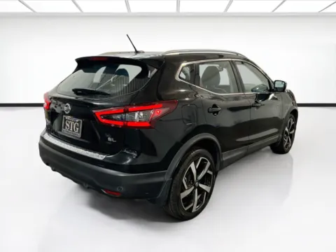 More photos of 2022 Nissan Rogue Sport SL at STG Chandler, AZ