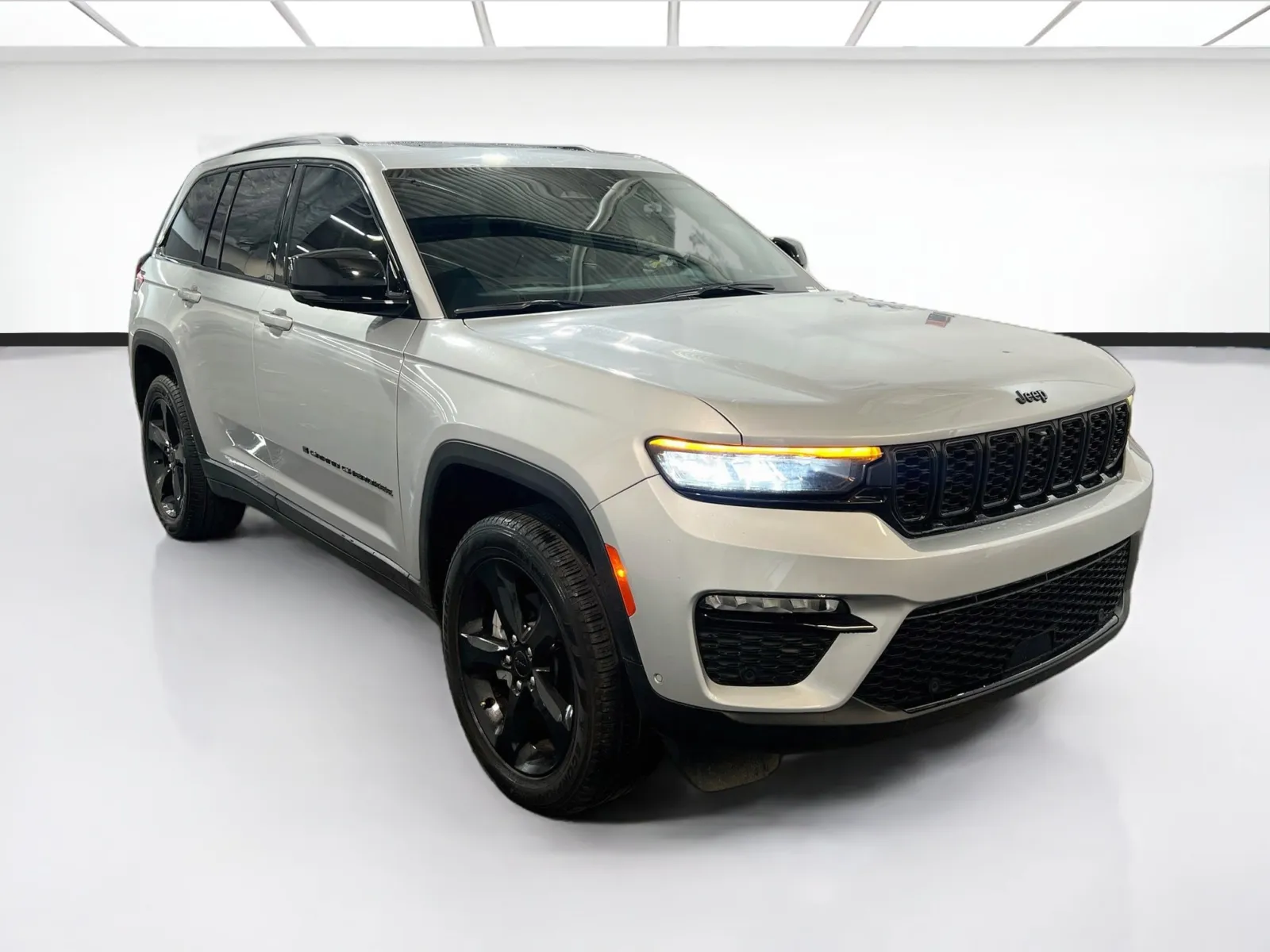 Jeep Grand Cherokee photo 3