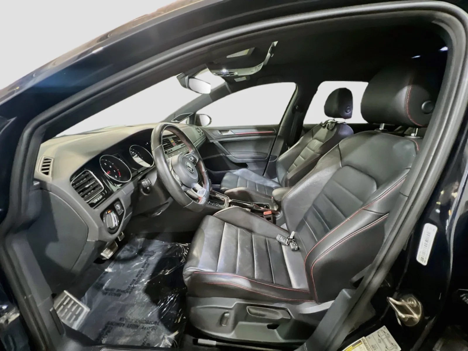 Volkswagen Golf GTI photo 15
