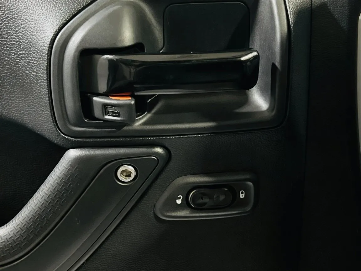 Jeep Wrangler photo 13