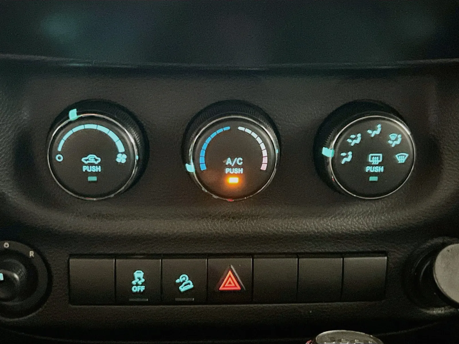 Jeep Wrangler photo 11
