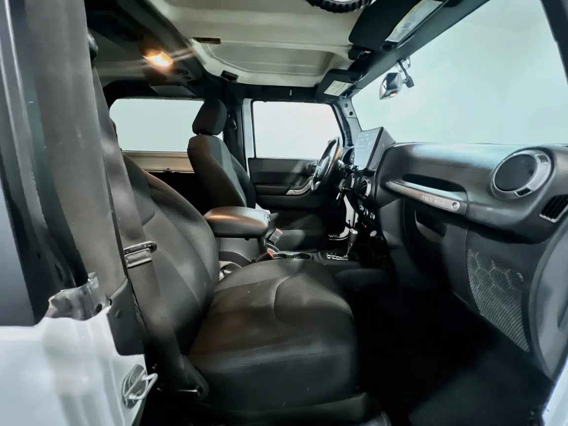 Jeep Wrangler photo 19