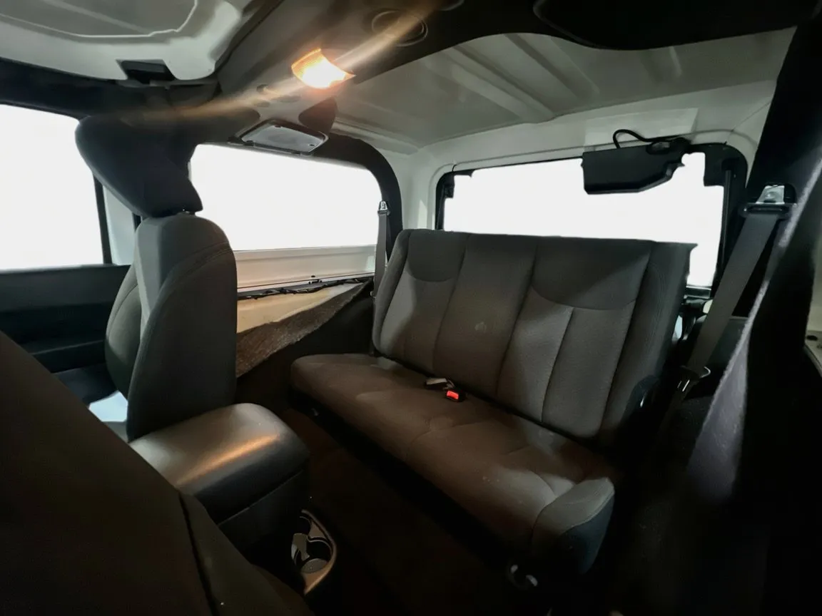 Jeep Wrangler photo 16