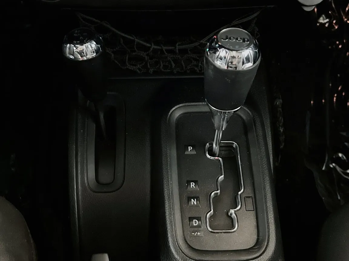 Jeep Wrangler photo 12