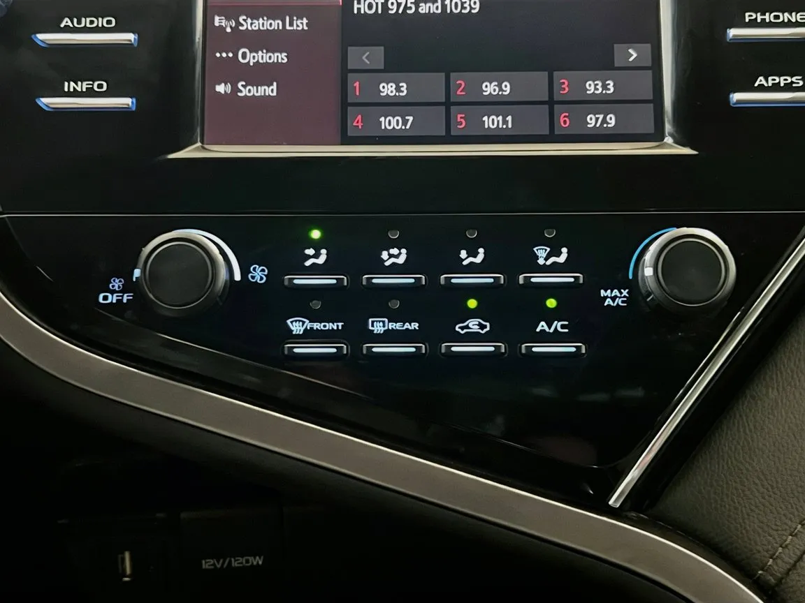 Toyota Camry photo 11