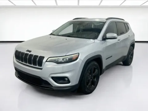 Silver 2019 Jeep Cherokee Altitude for sale in Chandler, AZ