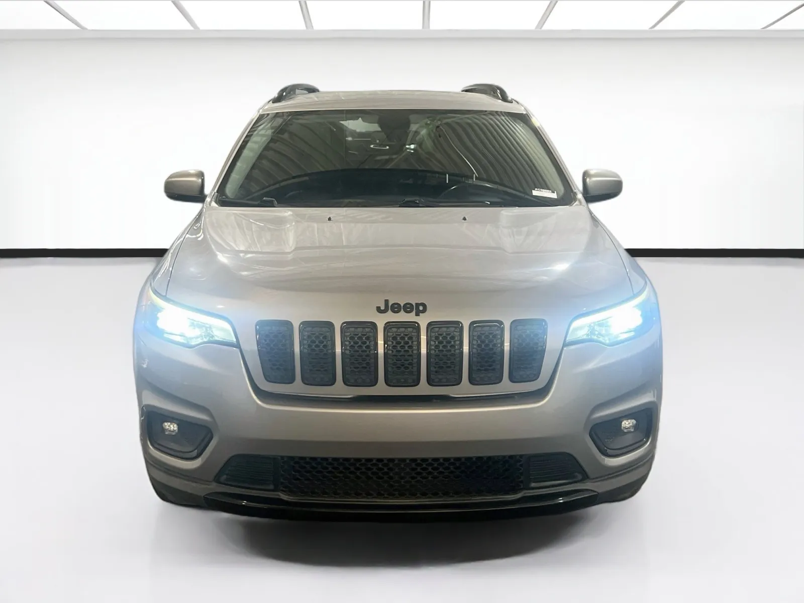 Jeep Cherokee photo 2