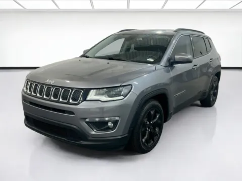 Silver 2019 Jeep Cherokee Altitude for sale in Chandler, AZ