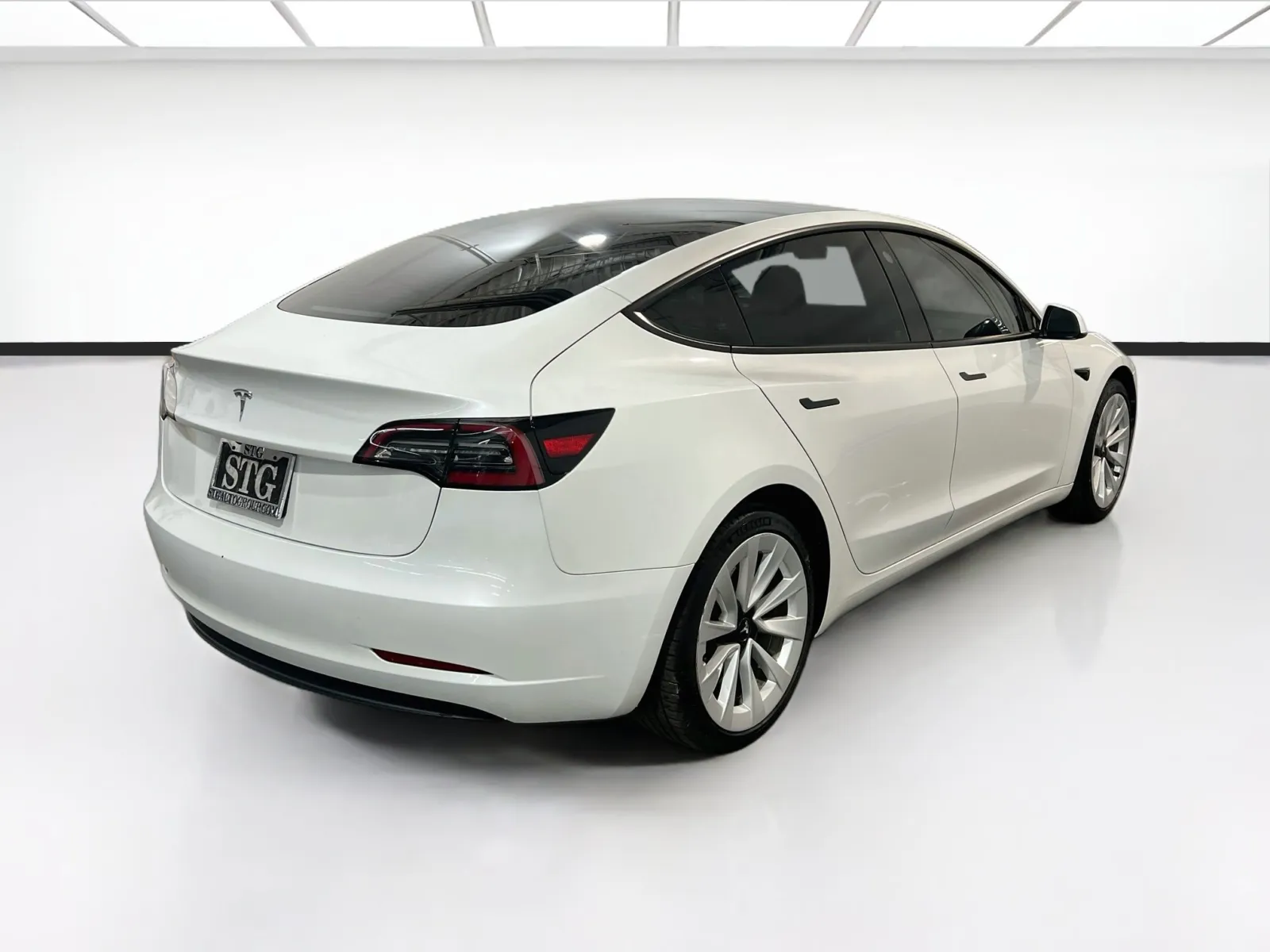 Tesla Model 3 photo 4