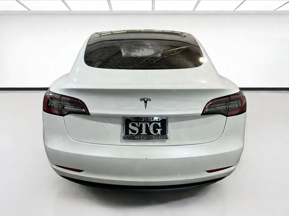 Tesla Model 3 photo 5