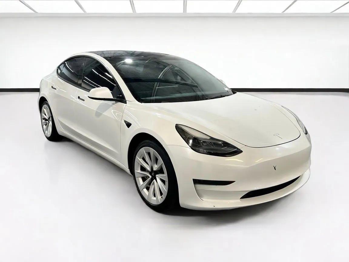 Tesla Model 3 photo 3