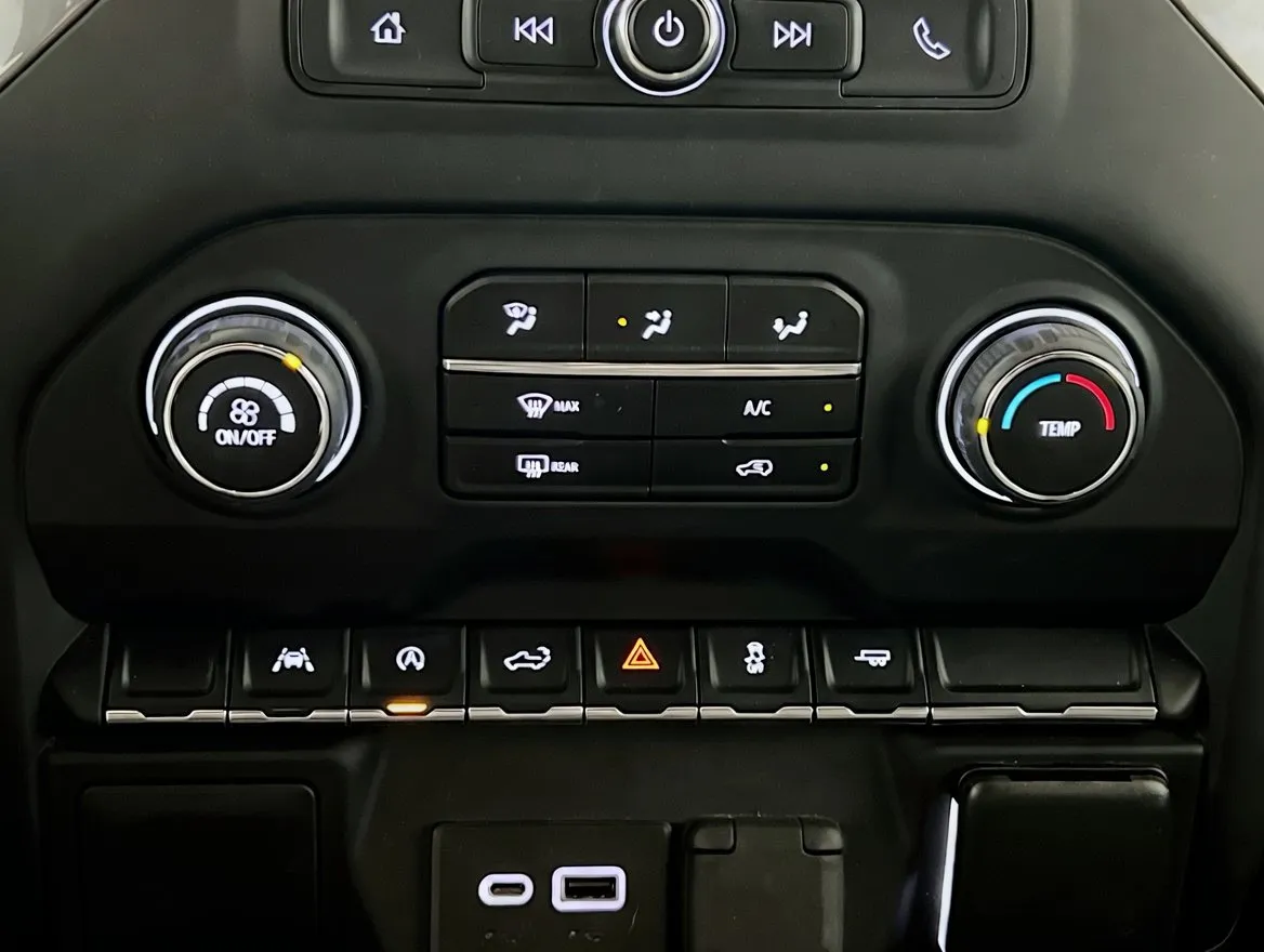 Chevrolet Silverado photo 11