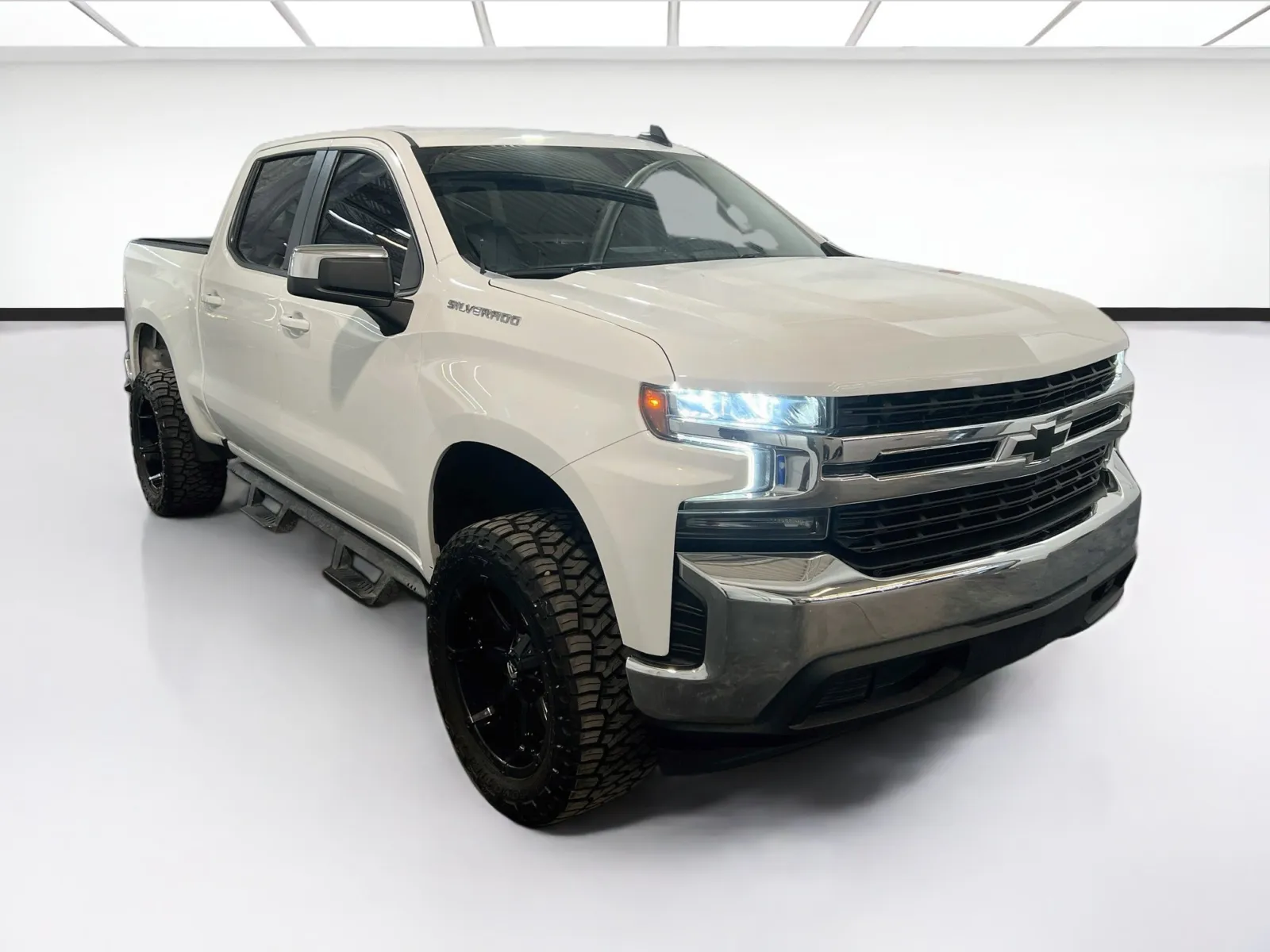 Chevrolet Silverado photo 3