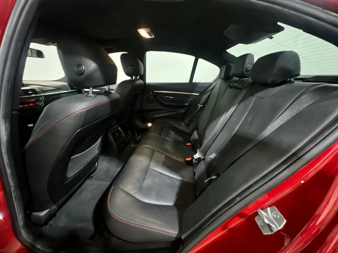 BMW 3 Series photo 17