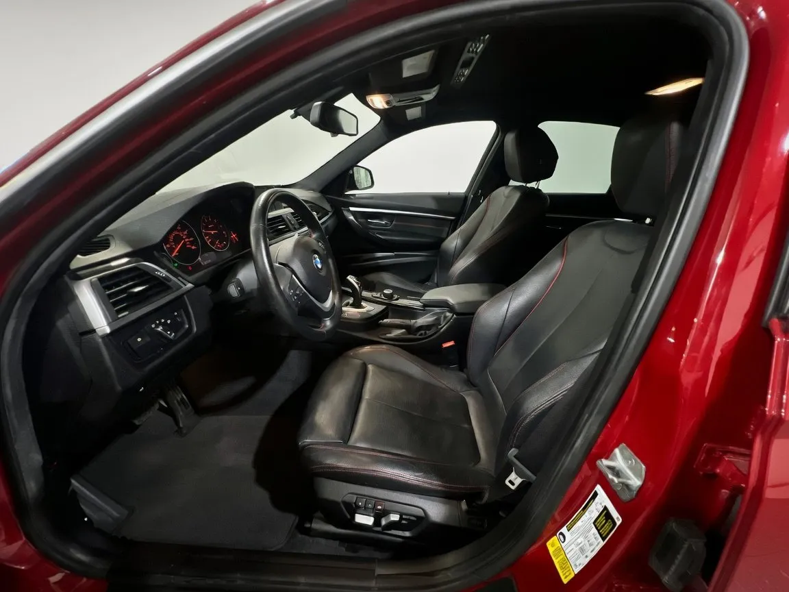 BMW 3 Series photo 14