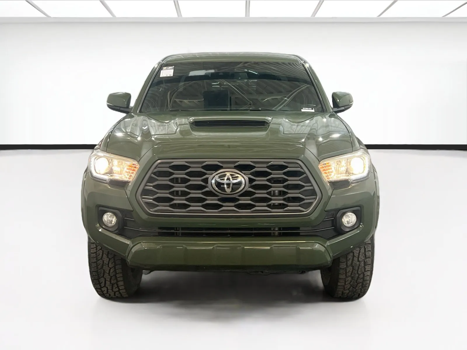 Toyota Tacoma photo 2