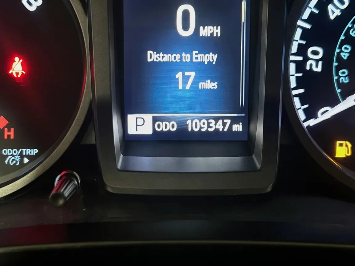 Toyota Tacoma photo 8
